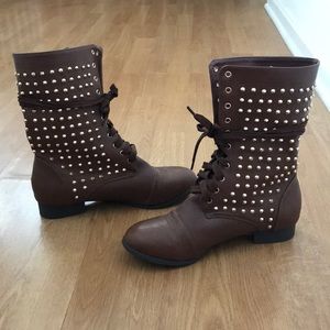 Brown military women’s lace up boots